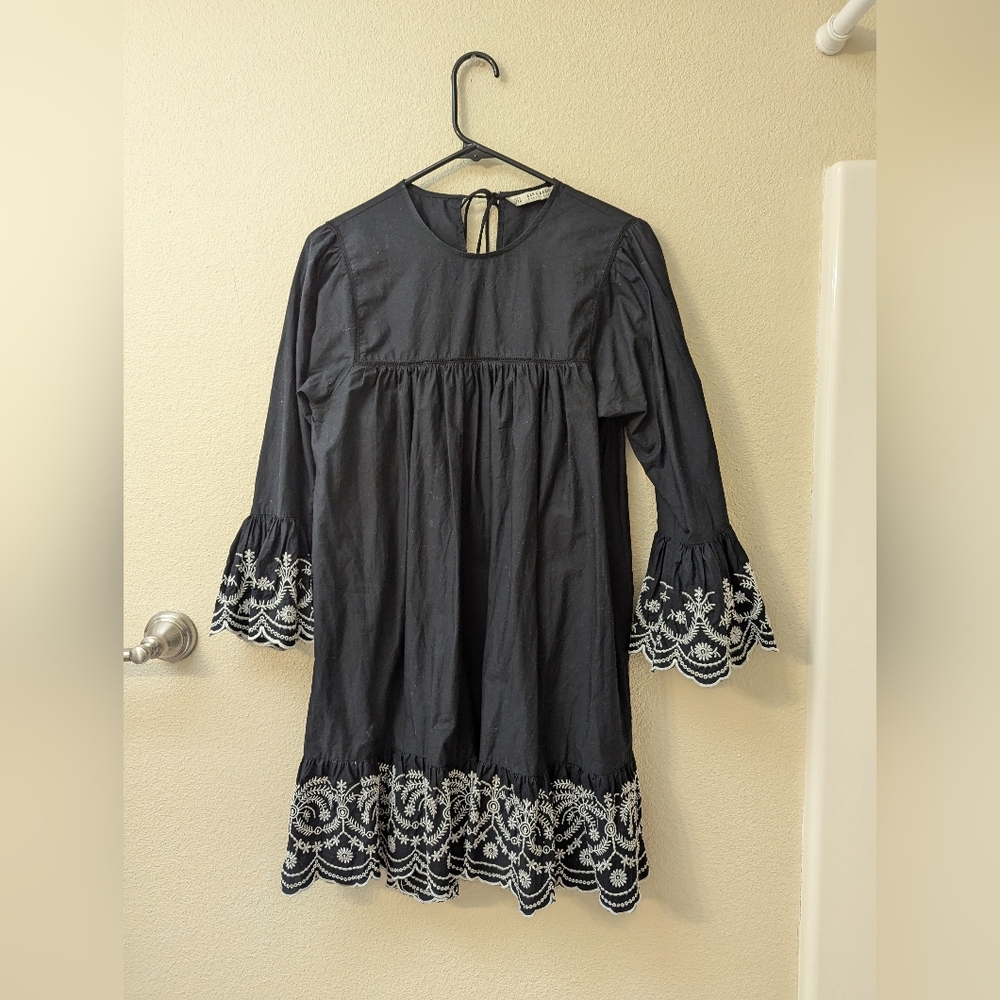 Zara Loose-fit Smock Dress with Contrasting Embroidery